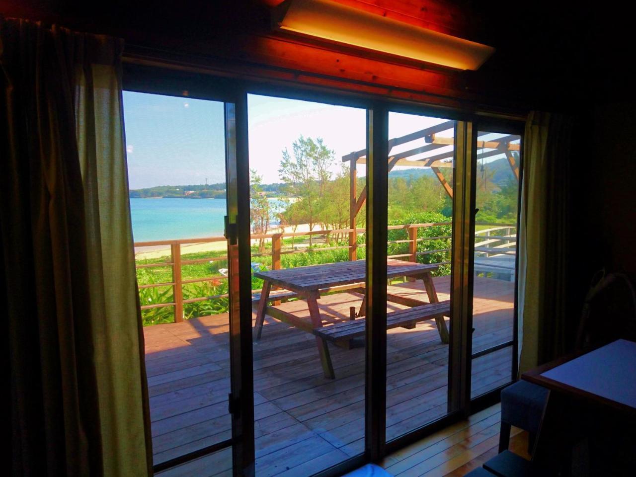 Private Beach House Мотобу Екстер'єр фото